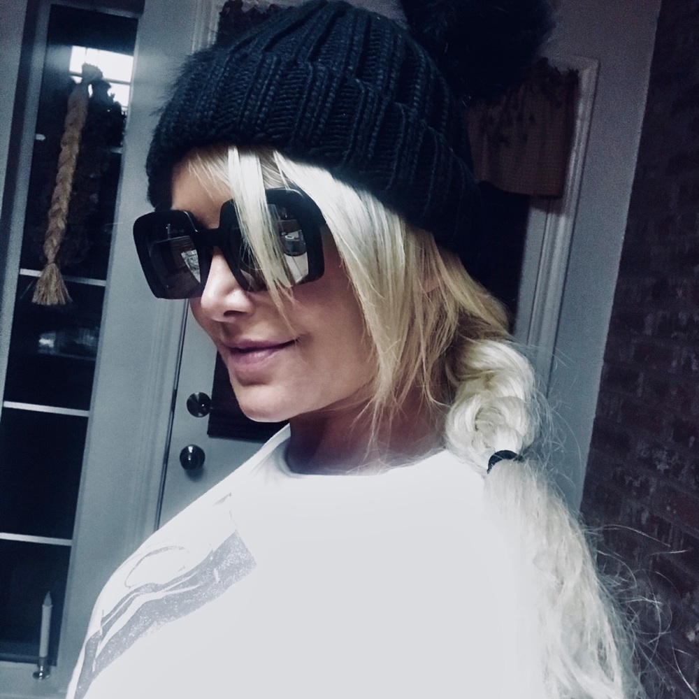 POM POM WINTER BEANIE HAT!!! So ADORABLE!🤗🤗🤗🤗 - Picture 2 of 3